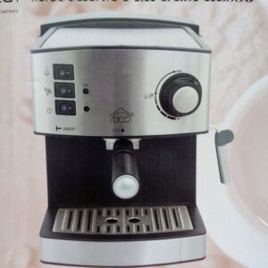 ESPRESSO MACHINE hii machine unaeza tengeneza coffee na cupccino uliyochenganywa maziwa au vanilla nk ni nzur sana Brand DCG Watts 1000