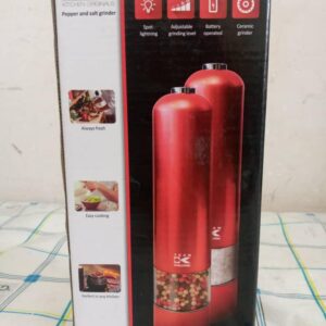 Pepper and Salt Grinder pepper and salt grinder, manual use, gives very soft granulates for real food taste, in addition to its smooth and nice design